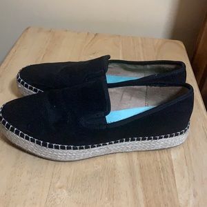 Black casual flats